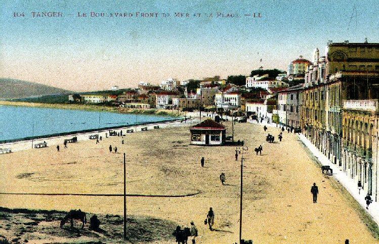avesp03.jpg - Avenue des FAR - Avenue d'EspagneDébut du 20ème siècle. C'est encore le Boulevard du Front de mer (ou de la plage). La partie comprise entre le port et le ''rue de la Plage'' connait un début d'aménagement.La ''Maison Renschhausen'' est déjà construite.
