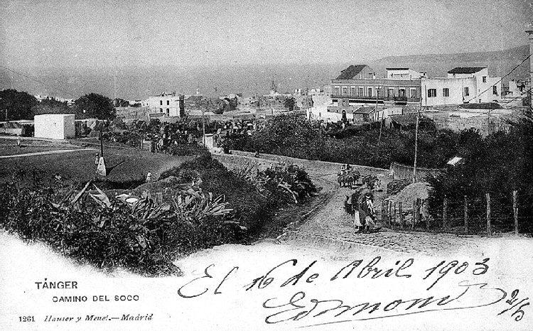 d_holld1.jpg - Rue de Hollande1903 - C'est encore le chemin du Socco. La rue de Hollande est dans le prolongement de la rue de Fez et se termine sur la rue d'Angleterre qui conduit au Grand Socco. 