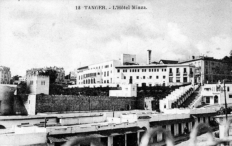 d_minzah1.jpg - Hotel MINZAHL'hotel MINZAH est sans doute l'un des  plus beaux hotels du Maroc.Il se situe dans la rue de la Liberté qui relie la Place de France au Grand Socco.Ce sont des architectes Français qui ont construit ce palais pour l'écossais Lord Bute qui souhaitait en faire sa résidence particulière à Tanger.Le MINZAH a ouvert ses portes en 1933. C'est toujours un palace merveilleusement conservé qui fait partie de l'histoire de Tanger. 