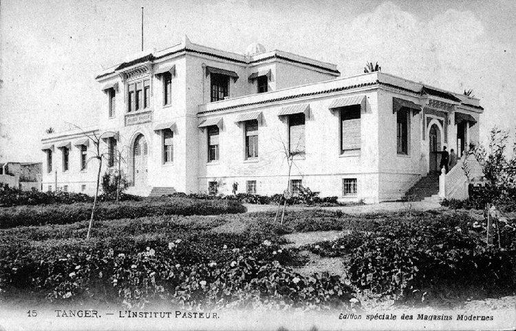marsh05.jpg - Marshan1912. Situé sur le plateau du Marshan,  l'Institut Pasteur de TangerCréé en 1911, il est la première filiale de l'Institut Pasteur au Maroc.En 1912, l'Institut Pasteur de Tanger est séparé du Royaume du Maroc sous protectorat français.En 1929 est décidé la création de l'Institut Pasteur du Maroc à Casablanca. Il faut attendre 1967 pour que les 2 établissements fusionnent et constituent l'Institut Pasteur du Maroc.L'institut Pasteur de Tanger a cessé de fonctionner dans les années 80 avant d'être rénové et ouvrir à nouveau ses portes en Octobre 1995. 