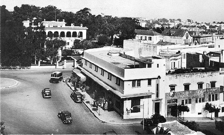 pastr02.jpg - Boulevard Pasteur-Place de France1947. Au fond le Consulat de France. En face du Consulat, le ''Gran Cafè de Paris'' et la rue de la Liberté entre les deux. A droite, la rue Esperanza Orellana (Rue Anoual aujourd'hui)