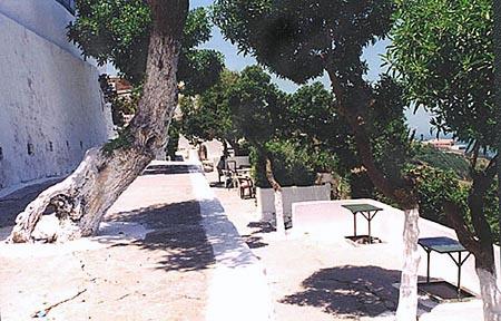 cafehafa2.jpg - La terrasse du cafe Hafa qui surplombe le détroit.