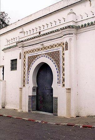 ecoleital1.jpg - Palais Moulay HafidLa porte d'entrée du Palais. L'entrée de l'école se faisait par la rue Hasnona