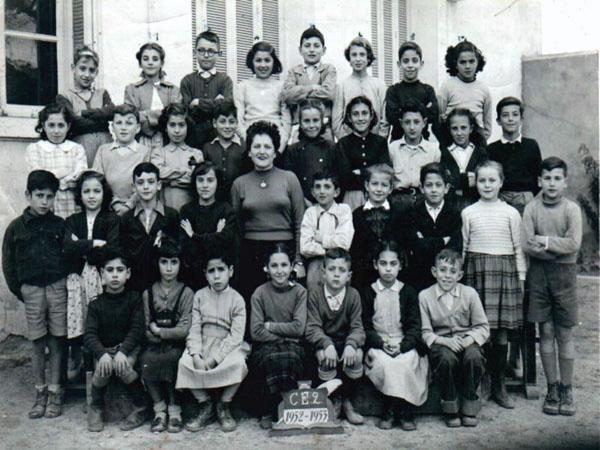 b_1952-1953_ce2.jpg - Ecole Berchet CE2, año 52-53 - TANGER / MAROC Communiquée par Esperanza Montes    Nombres:     Morales, MªC.Garcia, B.Italo, A.Bendayan, Cremades, L.Velazquez, Lopez, M.Mesa,     E.Piñeiro, Diaz, M.Montero, x, G.Costa,  M.Perea, x, A.Carrion, Santos, x,     A.Soto,   Gutierrez, E.Montes, X, Mme.Kirchauffer, J.Millan, C.Schnoëler,  Anidjard, Mª Luz Pires, x,      Boayed, M.Costa, Akalay, MªC.Valero, G.Gamez,  Molina,Rodriguez.
