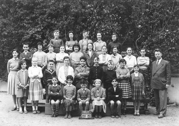 b_1956-1957_cm2.jpg - Ecole Berchet - TANGER / MAROC - Année scolaire: 1955-56 7emeM  Photo communiquée par Evelyne Gratier  