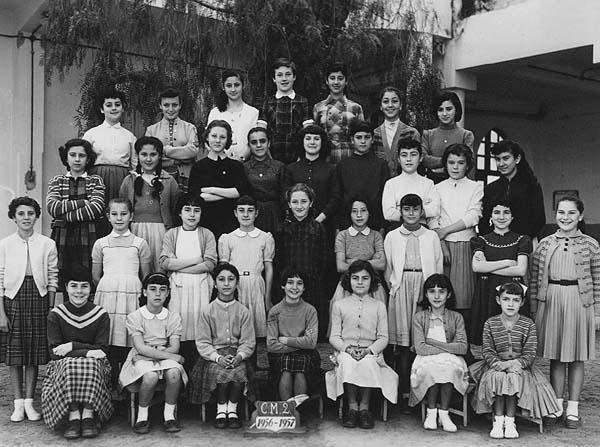 b_1956-1957_cm2f.jpg - Ecole Berchet - TANGER / MAROC - Année scolaire: 1956-1957. photo CM2  Photo communiquée par Daniel Kollen   De haut en bas  ?, Mercedes Bendayan, ?, Danielle Richard ?, ?, ?, ?,  ?, Pepita Menchon, ?, ?, ?, Mireille Kollen, ?, ?, ?,  ?, ?, ?, Josy Peynaud, Etcheverry, ?, ?, Nelly ruah, ?, Fanny Descoutures,  Montero, ?, Chantal Peynaud, ?, ?, Geneviève Drot, ?, ?. 