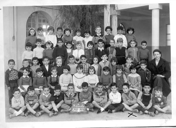 b_1958-1959_maternelle.jpg - Ecole Berchet - TANGER / MAROC - Année scolaire: 1958-59 Maternelle  Institutrice : Mme Fontanelle  Photo communiquée par Marie Christine CLARAZ   Richardo Garcia Lloret, marqué par une croix, a également fait parvenir cette photo. 