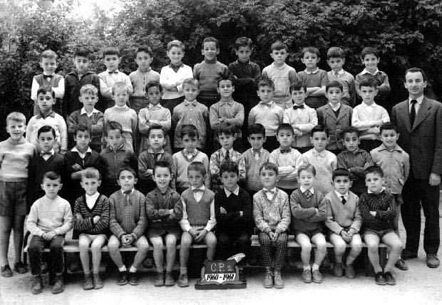 b_1960-1961_cp.jpg - Ecole Berchet - Tanger - Cours préparatoire / 1960-1961  Communiquée par Louis Benzaquen Instituteur : M. Denis TERTIAN, à qui je dois un grand merci, non seulement parce qu'il a essayé de m'apprendre à lire, mais aussi pour avoir pris le temps d'inscrire au dos des photos le nom des éléves.   Regazzi, Pimienta Leon, Samuel Bengio, Gill, Javier Mazorra, Mokhtar Fari, Antonio, Paul Ortal, George Ortal, Salomon Buzaglo, Juanito Michala     Sanchez, Vancillo, Marc Leroy, Chaib Abdenebi, Gabriel Jimenez, Zapata Lopez, Jean Marie Rubert, Ramon Moreno, Lucas Martinez, Henri Garcia.     Jackie Lascar, Louis Avilez, Hassan Abag, Mehdi, Amin Hammadi, Fernando Peña, Louis Benzaquen, Albert Ruiz, Jose Marie Moreno,Jesus Manuel, Hassan, Maurice Pimienta  Emilio Carreras, Moreno, Jose Luis Chaves, Philippe Alac, Christian, Georges Mena, Jose Ruiz, Ephraim Medina, Hafid Dimani, David Amar   