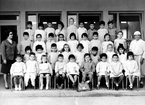 b_1962-1963_maternelle_b.jpg - Ecole Berchet - TANGER / MAROC - Année scolaire:1962-1963- Maternelle  Photo communiquée par Sylvia Benzaquen) 