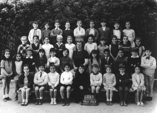 b_1968-1969_ce_1.jpg - Ecole Berchet 1968-69- CE1-3 - TANGER / MAROC - Communiquée par/Comunicada por Francisco Piñero  EN HAUT: X, BOUYA,RAMOS, GIANOLI, PIÑERO, BENAMAR, X, CANONICI, MONICA    3º RANGEE: LECONIAT, HAYAT, X, COMBES, X, X, RIVES, AFLALO, VICTORIA, X    2º RANGEE: HOMMAN, NADIA, OLIVER, X, KHALADI, BOUZIANE, MME. RICHARD, X, X, CHERIF D'OUEZZANE, LAGRANGE, AITAHMED  1º RANGEE: SOPHIE, CHERIF D'OUEZZANE, X, X, LARAKI, OLALAINTY, X, X, BOUTAMI  