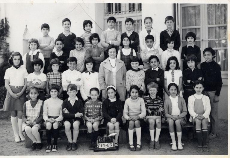 b_1971-1972_CM1.jpg - Ecole Berchet - TANGER /  MAROC  Année scolaire: 1971-1972- CM1 5-   Photo communiquée par  Patrick Hadacek De gauche à droite de haut en bas : Christian September/ Boyan Groudov/ Kenza Hadjnassar/ Guessous Younes/ MoïseLevy/ Ichan Kabbadj/ Olivier Van Naimen/  Sylvia Bellay/ Rouzik/ Nadia Yasfi/ Dinia Khalil/ Souad Ahardane/ Nacif/ Maricarmen Bernal/ Patrick Hadacek/  Arielle Gianoli/ Lotfi Rkiouak/ Ariane Reyes/ Nouredine Benhiebdri/  Fabienne Pretty/ Madame Kolb/ Marie Alice Leonetti/ Mesmoudi Mohamed/ Souad Samira/ John Carreras/ Kadiri Jaouad/  ElAlambri Bouchra/ Nathalie Palomino/ Philippe Opsomer/ Najoua Trari/ Isabelle Katzaros/ farida/ Franck Everts/ Véronique Mari/ Btissam.