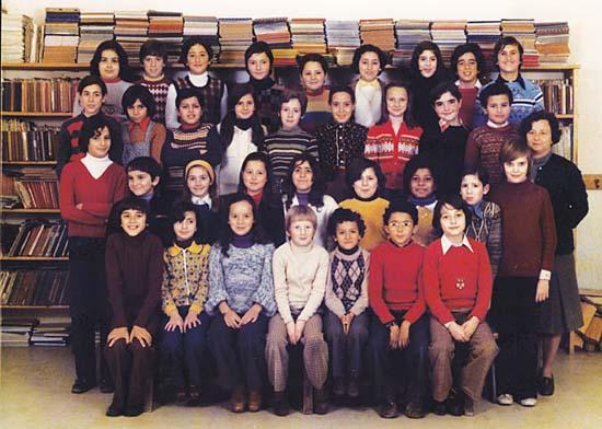 b_1974-1975_cm2.jpg - Ecole Berchet - TANGER / MAROC - Année scolaire: 1974-75 -Classe : CM 2   Photo communiquée par Eric Radi
