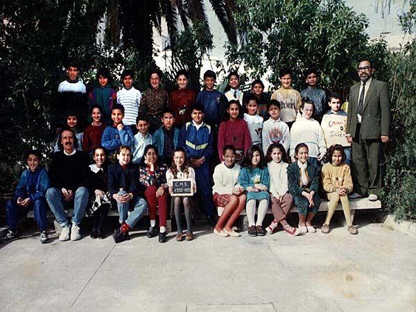 b_1992-1993_cm2.jpg - Ecole Berchet - TANGER / MAROC - Année scolaire: 1992-1993. CM2   Photo communiquée par Yassine Bensaid   De haut en bas et de droite à gauche :   B. Laboizi, Y. Bensaïd, A. El Hamri, A. Accouch, M. Abdellaoui, F. El Akel, K. Bennouna, M. Anzali, M. Loudiyi, M. Bengio.   Mr Rachid, M. Chérif, M. Leblanc, S. el Kharchafi, F. Sabour, Sahar, S. Bekkali, A-K. Agoumi, Y. Amazghar, Y. Fatheddine, K. Akhamlich, G. Afaïlal.   Wassima, Loubna, M. Rahmouni, L. Mâaninou, Mouna, H. Benkacem, S. Houari, M. Jrondi, Z. El Mernissi, Mr Arroyo, H. (El Mlihi?). 
