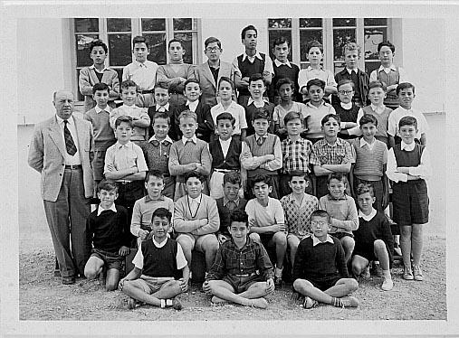 r_1951-1952_7eme.jpg - Lycée Regnault - TANGER / MAROC - Année scolaire: 1951-1952. Classe : 7ème Photo communiquée par Emilio DAHL   Les noms : en partant du haut, de gauche à droite. A. 1 - Molo - Mimoun ? - 4 - 5 - Lanier - 7 - Lejaeger - 9  B. M. Puisset - Cohen - Pilo - Branca - Martinez - Raymond - Nahon - 8 - 9 -10 -Pasqueron - Ramiz   C. Elfversson - 2 - Dahl - 4 - 5 - Jean-Paul Le Monnier - 7 - 8 - Azagury  D. Lanier - Gosset - Muyal - Parodi - Bensadon ? - Sanchis - Gosset - Rosenciel  E. Tedjini - BEAULIEU A. - Bertault   Liste complétée par Jean-Paul Le Monnier (pomme) 
