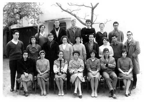 r_1959-1960_t_philo.jpg - Lycée Regnault - TANGER / MAROC - Année scolaire: 1959-60 -Philo Photo communiquée par David Bendayan De gauche à droite et de bas en haut  Nahon,x,x,Mme Licari,x,J.Rosenciel,Vargas.D.Arditti,x,Yves d'Ans,x,x,x,Madeleine Gavison,Bouchara[?], Bendelac.  x,David Bendayan,Cracco,M.Cohen,x,x. 