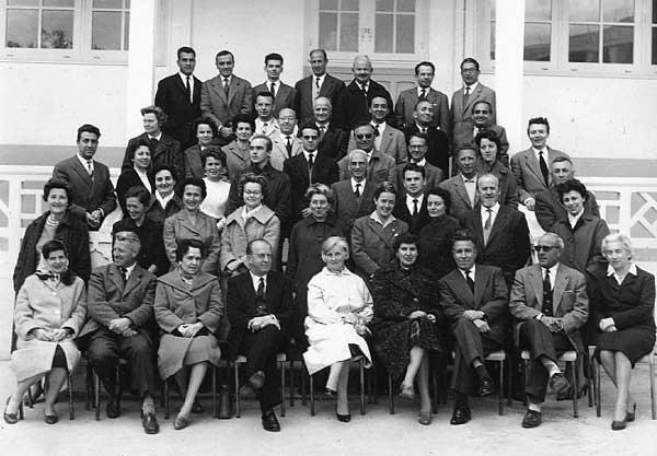 r_1961-1962_profs-admin.jpg - Lycée Regnault - TANGER / MAROC - Année scolaire: 1962- Professeurs et administrationPhoto communiquée par Marie Christine Claraz 