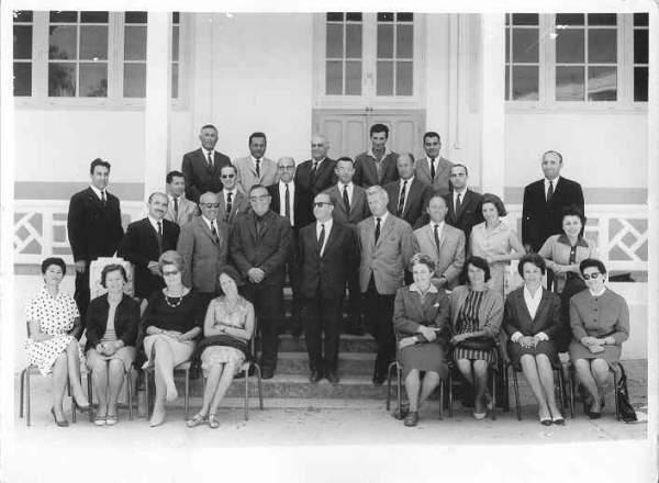 r_1964-1965_prof-admin.jpg - Lycée Regnault - TANGER / MAROC - Professeurs et administration 1964-1965.Photos communiquées par Benoît Mari (fils de Mme Françoise et M André MARI) 