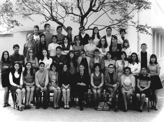 r_1968-1969_1ere_1.jpg - Lycée Regnault -TANGER / MAROC - 1ère 1 - Année scolaire: 1968-69 Photo communiquée par Anne Marie Cañada   De haut en bas et de gauche à droite : P.Fenwick, A.Levy, V.Israel, J.Garcia, S.Bendahan, Mesmoudi, ?  G. Gauthier, M.Castro , ? , ? , ?, R.Markowitch, G.Benamor, C.Cazaubiel, A.M.Garcia ? , G.Lapernat, C.Kruze, B.Medina, ? , ? , ? , ? , ? , ? , B.Ouassini  ? , ? , ? , ? ,T.Obanos, Mr. ? , ?, ? , ? , ? 