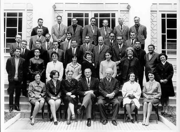 r_196x-197x_prof03.jpg - Lycée Regnault - TANGER / MAROC - Professeurs et administration .  Photos communiquées par Benoît Mari (fils de Mme Françoise et M André MARI) 