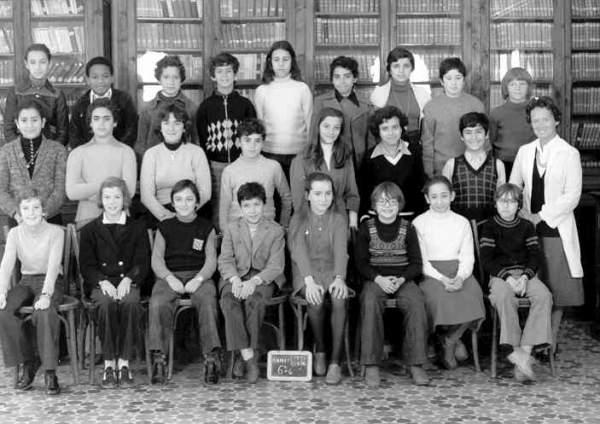 r_1975-1976_6eme4.jpg - Lycée Regnault -1975-76, 6ème 4 - Tanger / MAROC.Photo communiquée par Benoît Mari 