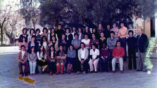 r_1976-1977_2de.jpg - Lycée Régnault 1976-77- 2de- TANGER / MAROC Communiquée par/enviada por Francisco Piñero EN HAUT: AGUIRRE, MERIMI, TATARI, GOZAL, HAMMOUCH, PIÑERO, HADAOUI, ZIYAT,CHERKAOUI, LUGARO, ISRAEL, RAMOS, RKIOUAK, BEDOUR, TATARI2º RANGEE: SAMIR, BUZAGLO, CHAUNAT, LAFRECHOU, ZANDAZA, AMORTEBA, VERZIER, MAGDI, X, TAMI, AGOUMI, MR. QUEREC1º RANGEE: KELLAL, SEPTEMBER, ATIAOUI, HOMMAN, SOUISSI, BOUYA, MR.BEDOUR. X, TCHAPTCHET, FILALI 