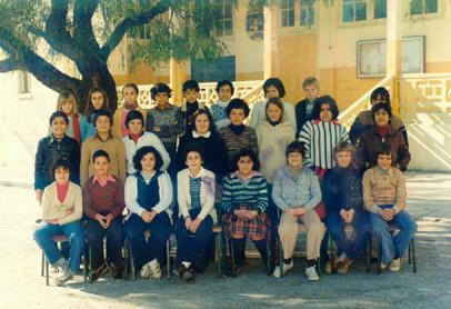 r_1977-1978_6eme2.jpg - Lycée Regnault - TANGER / MAROC - Année scolaire: 1977-78 -Classe : 6ème II Photo communiquée par Joanna Rawa  De gauche à droite    Haut: Nathalie Bedour,Sandra Pinto, x , x , x , x , Cécile Gelis, Arnaud Reyes Centre: x , x , Lionel Lejeune, Florence Mollo, Mouna Zoulou, Joanna Rawa, x , Zaidi Nazih, Mr Pourquet (prof d'anglais)Bas: x , x , Soraya Benyebdri, Jamila El Hemam, x , x , x , Franck ?. 