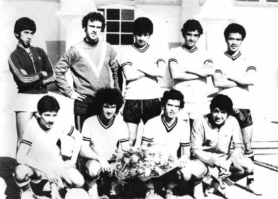 r_1977-1978_football.jpg - Lycée Régnault 1978- Equipe de Foot Ball - TANGER / MAROC - Communiquée par/Comunicada por Francisco Piñero EQUIPE FOOT.1978 - LYCEE REGNAULT / CHAMPION ASS RKIOUAK, PIÑERO, RKIOUAK, BENYEBDRI, KELLAL, EL HABABAI, BARRANDON, KELLAL, IDRISSI 