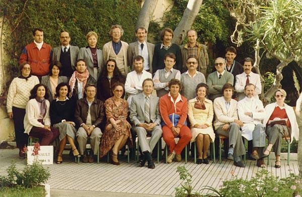 r_1984-1985_profs-admin.jpg - Lycée Regnault - TANGER / MAROC - Année scolaire: 1985 - Administration et professeurs Photo fournie par Alain HASSENFORDER   De haut en bas et de gauche à droite   1- M. Guérin (CPE),M.(?) Prof d'Arabe, Mme ? (Secrétaire de la Direction), M. François (Anglais + Fr.), M. Vidal (H-G+ Fr), M. (?) (l'Intendant), M. Garcia (Technologie),2- Mme (?) (?), Mme ? , M. Morel (Maths), Mlle ? (Anglais), M. Matheron (Bio), M. Combaz (Maths), M. Raïssouni (Arabe), M. Delgado(?) Surveillance, M. Vermeulen (H-G), M. (?) Arabe,3- Mme Garcia (secrétariat), Mme Guérin (H-G + Fr), M. (?) (maths), Mme (?) (Maths), M. Calderon (Philo), M. ? (Ed. phys), Mme Boicher (Proviseur), M. Hassenforder (H-G), M. Hezely (Phys-Chim), Mme Bachiri(?) (Fr). 