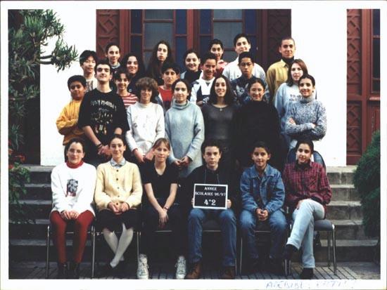 r_1996_1997_4eme2.jpg - Lycée Regnault - TANGER / MAROC - Année scolaire: 1996-1997. Classe : 4ème 1 - Photo communiquée par Yassine Bensaid de haut en bas, de gauche à droite:  G.Mouline,N.Saheb Ettaba, M Lahlou, Y.bensaïd, O. Salhi,A.Attori, Assilah, M.Sbaï, A.Nesh-Nash, Y.NImziline, M.Jrondi A.Chentouf, M.Chérif, S.Azoulay,M.Bennani,K.Benis, Z.El Mernissi,N.Zeroual,Z.Bachir   L.Mâaninou,M.Labat,S.Dumas,Bentahila,A.Hamri, M.Smihi 