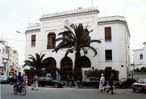 r_regnault1993.jpg - La grande entrée du Lycee Regnault - 1993 - TANGER / MAROC - Photo communiquée par Roger TATOUD (Professeur de Biologie) 