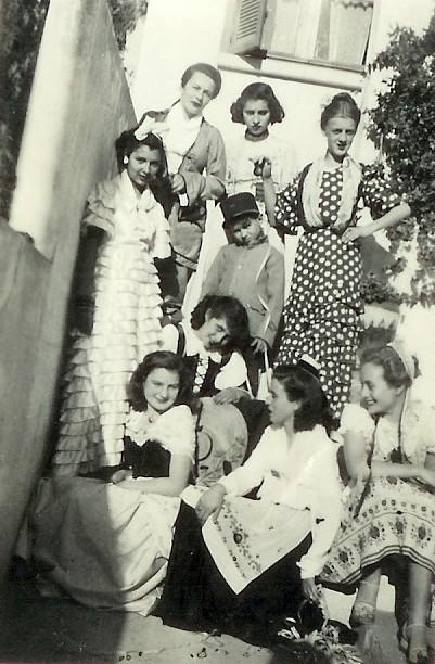 s_1946-1947.jpg - Lycée Saint Aulaire - TANGER / MAROCClasse de xème garçons - Année Scolaire 1946-1947 ?En haut de gauche à droite :Giselle Rigal Yvette Rosenstiel, Clotilde Humbert, Marguerite Conciencia, Guy Rosentiel, Nicole Rosentiel, Marcelle Ledoseray, Rose-Andrée Fabre, et Noémie Hassid.Que de bons souvenirs!Photo communiquée par Paulette Lévy  