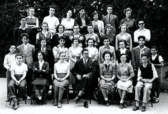 s_1952-1953_x.jpg - Lycée St Aulaire - TANGER / MAROC - Année scolaire: 1952 - 1953Classe ????Photo communiquée par André Huguenin de Haut en Bas et de Gauche à Droite :? P.Cousin- E.Kauffmann- Guida - ? A.Huguenin-? A.Tolon-E.Pena-D.Buckingam-Giovacchini-?M.Perez-?-A.Anidjar Solbès-??M.Bensadon-??Van Amerigen-C.Salmon-Bertaud-? ??L.De Testa--M.Beaulieu-??? 
