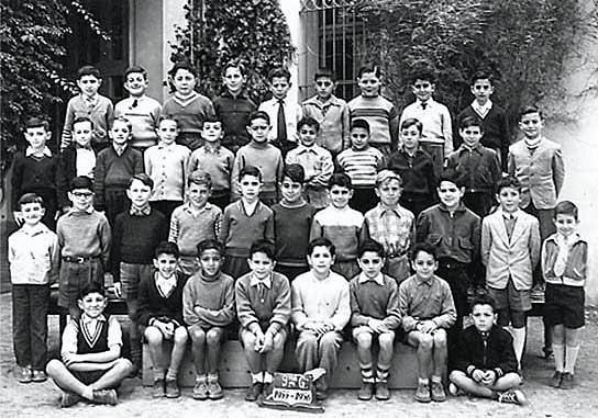 s_1955-1956_9eme.jpg - Lycée Saint Aulaire - TANGER / MAROC - Année scolaire: 1955-1956.photo 9ème - Photo fournie par Maurice BENDELAC  Les noms : en partant du haut, de gauche à droite.Bibi Lévy, Raphael Anidjar, Pinhas Bendayan, Dubois, ?, Mercier, Kiki Assor, Abergel, Simon Cohen Daniel Perez, Mainez, Elorduy, ?, Hassan Rekiouak, Abdelaziz Bentahar, Zucconi, ?, Paco Benitez, ?, Carlo Ali, ?, Tourier, Laberry, ?, Kalid R'Kaina, Georges Aziza, Edi, Johny Farache, Lucien Assayag, Maurice Bendelac, ?, Joseph Maman, Jamil Abdelnassar, Laredo, ?, Isaac Medina, Patrick Abrines, Alain Corteggiani. 