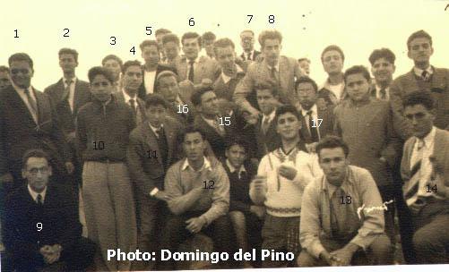 m_195x-195x_xa.jpg - Marianistas/Casa Riera/Alfonso XIII - TANGER / MARRUECOSAño: 195?. Foto enviada por Domingo DEL PINO  1) Santiago Pozas 2) Rafael Carrasco, 3) Jaime A. Rodriguez, 6) Domingo del Pino7) Don Victor, 8) ??Ramos, 9) Don ??, 10) Marchena, 11) Barranco, 12) Abdelmussi.13) Enrique Obregón, 14 Antonio Alvarez, 15) Pedro Sánchez, 16) Antonio Garcia17) Angel Díaz?? 