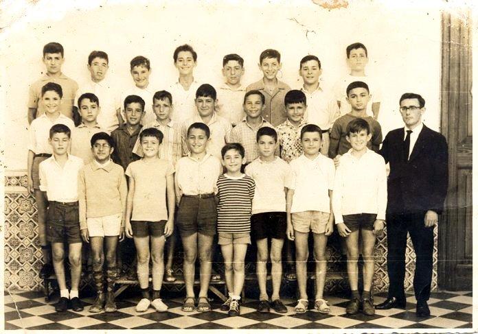 m_1961-1962_x2.jpg - Foto enviada por Francisco Pena (La Ciotat-France)Senor Don Claudioestube en los Marianistas asta el año 62, Del año 1962 al 1965 en el IPEQuitamos tanger para Francia en 1965