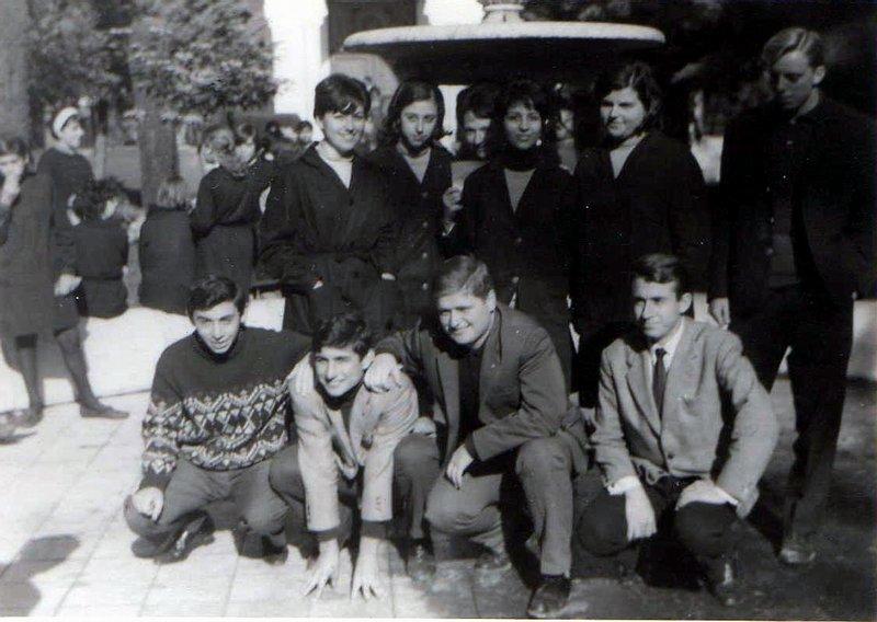 i_1965-1966_Grupo.jpg - Ecole italienne - TANGER / MAROC - Année scolaire 1965-1966. Classe 10èmePhoto communiquée par GUARNERA Sebastiano.  Gauche a droite: Bassi,Infante,Bertini,Carboni Clara,Ramacciotti, Ghinato,Boscarino Francesco, Carboni GLuigi,Guarnera,Boscarino