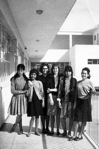 ast_1963-1964_9thGrade.jpg - American School of Tangier 1964 - 9th GradePhoto communiquée par Perla Levy Ribbi  Kinza El Warrit, Buhrati, Simi Benaroch, Josephine(Fifi) Garcia, Batoul Daoudi, Susan McGrail 