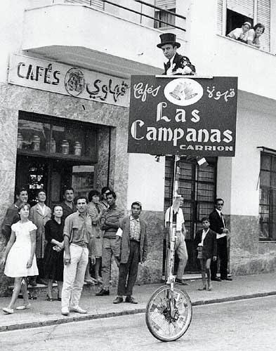 Cafes_Las_Campanas_1970.jpg - Anuncio Cafes ' Las Campanas' - TANGER / MAROC  Foto Enviada por José Sanchez  En la puerta de la Central c/ Dr. Fumey - Año 1970