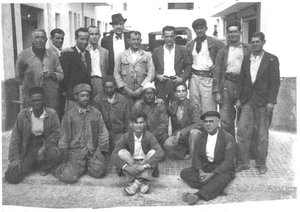 Electro_Hispano_Marroqui.jpg - Employés de la Cie, Electra Hispano Marroquí de 1939/1942.- TANGER / MAROC  Foto enviada por José Molina Vidal 
