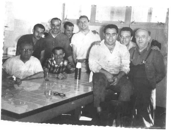 Voice_of_America_1960.jpg - Employés de Voice of America - Power Plant-1960.- TANGER / MAROC  Foto enviada por José Molina Vidal 