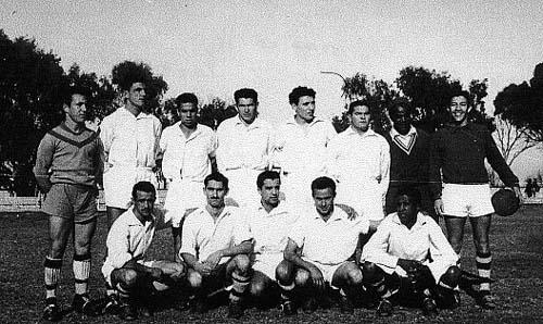 IBERIA_CF_1955.jpg - IBERIA C.F. 1955 - TANGER / MARRUECOS Enviada por German Gumpert   De pie, siempre de izquierda a derecha: Jacinto, Antonio Fdez.,Salah, X, X, Paquito, Marrakchi y Santi.  En cuclillas: X, Lima, X, X y Marrakchi II 